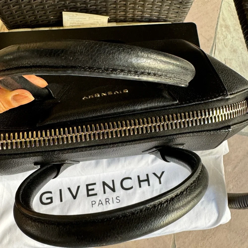 Givenchy Antigona Black Leather Bag - Picture 9 of 12